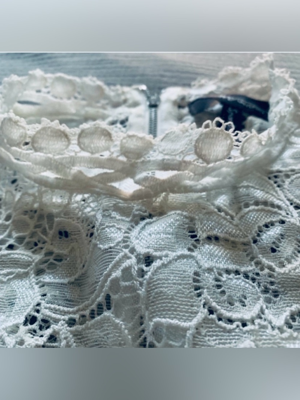 White Lace Sheer Bell Sleeves Crop Top
Blouse - Picture 10 of 14
